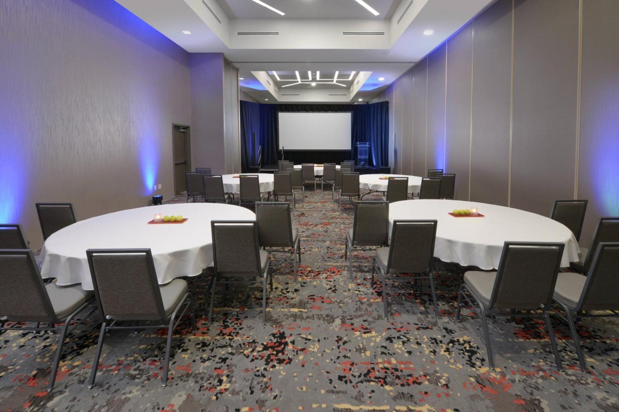 Courtyard By Marriott Austin Hotel